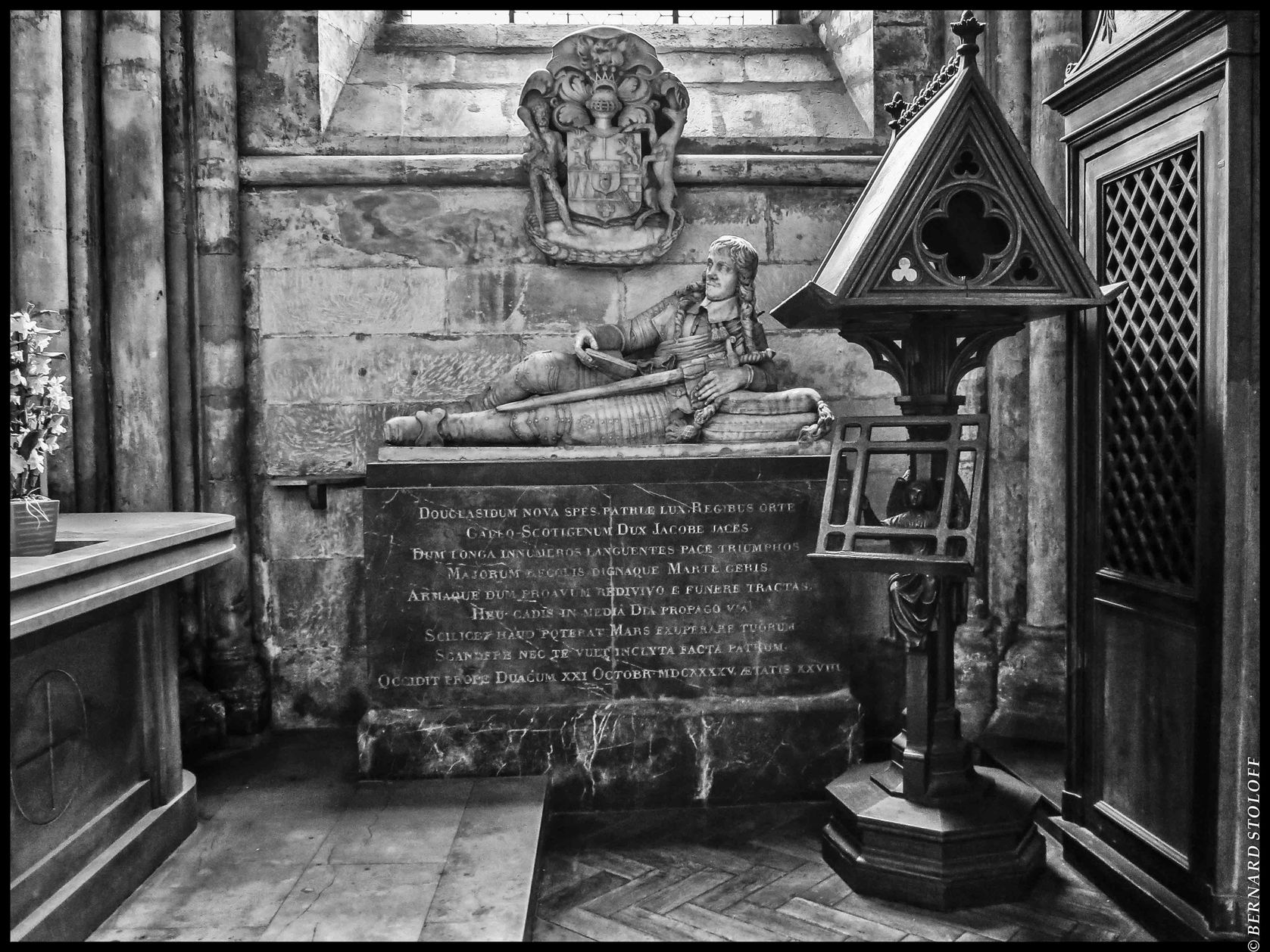 PHOTOGRAPHIER PARIS, ÉGLISE SAINT GERMAIN DES PRÉ-TOMBEAU