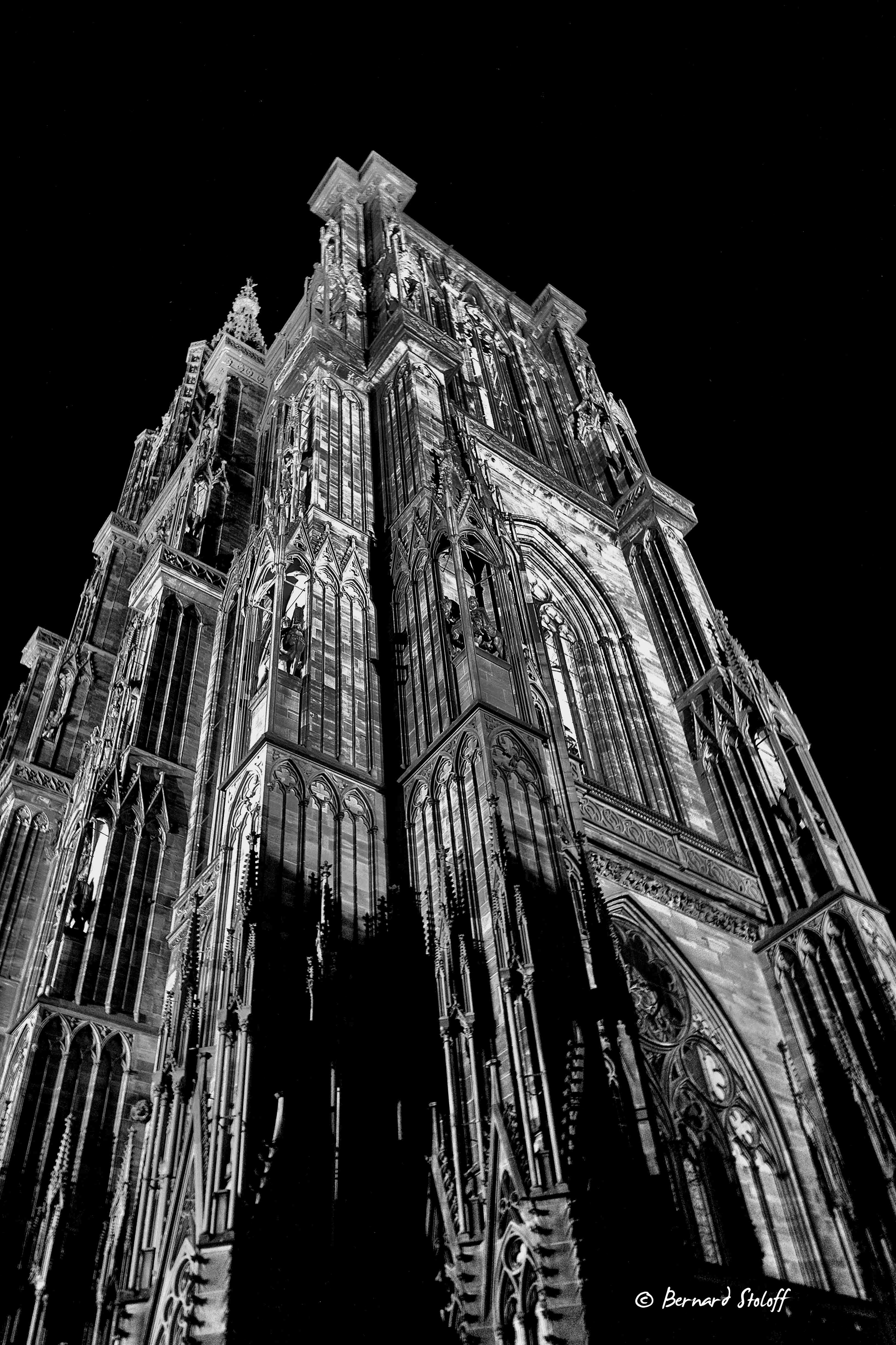 CATHEDRALE DE STRASBOURG-ANGLE (I)-NUIT